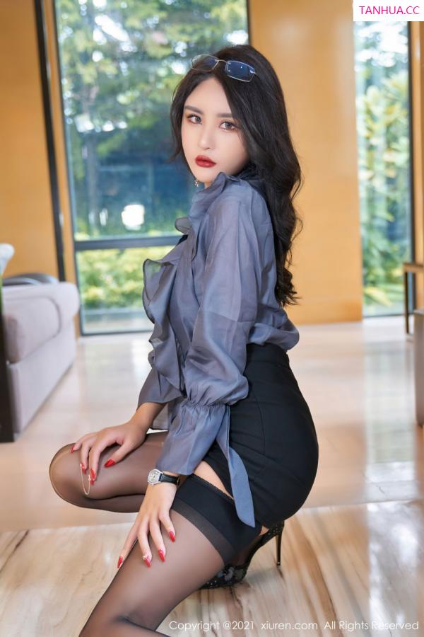 SOLO-尹菲  [XiuRen]高清写真图 2021.09.28 No.4010 Emily尹菲第22张图片